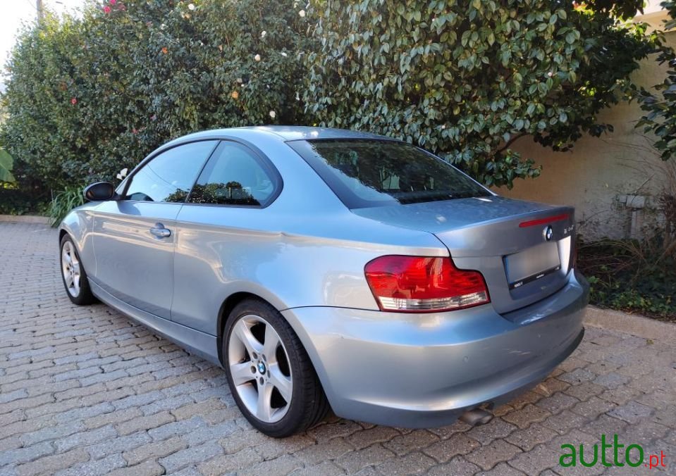 2009' BMW 120 D photo #6