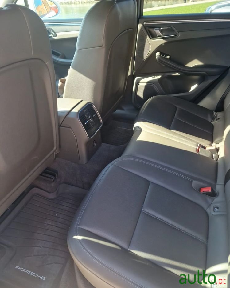 2018' Porsche Macan Standard photo #4