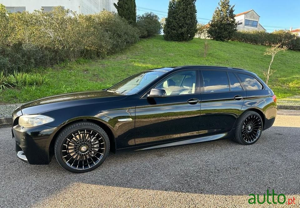 2011' BMW 525 photo #2