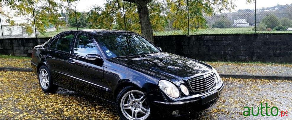 2004' Mercedes-Benz E-270 photo #2