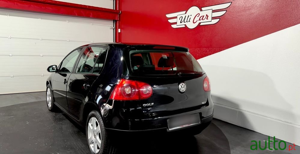 2004' Volkswagen Golf photo #5