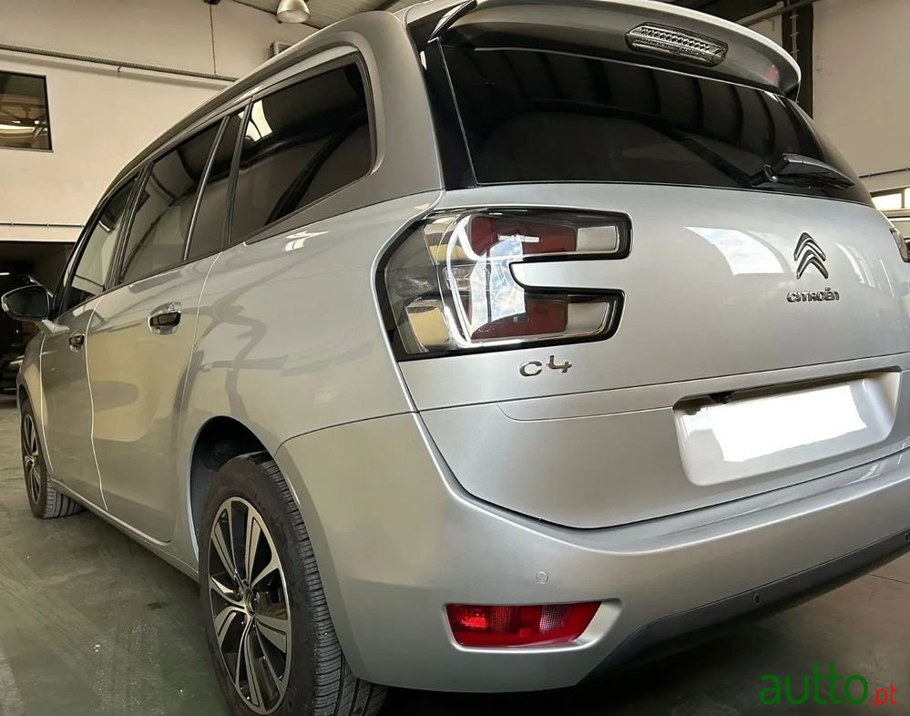 2015' Citroen C4 Picasso photo #5