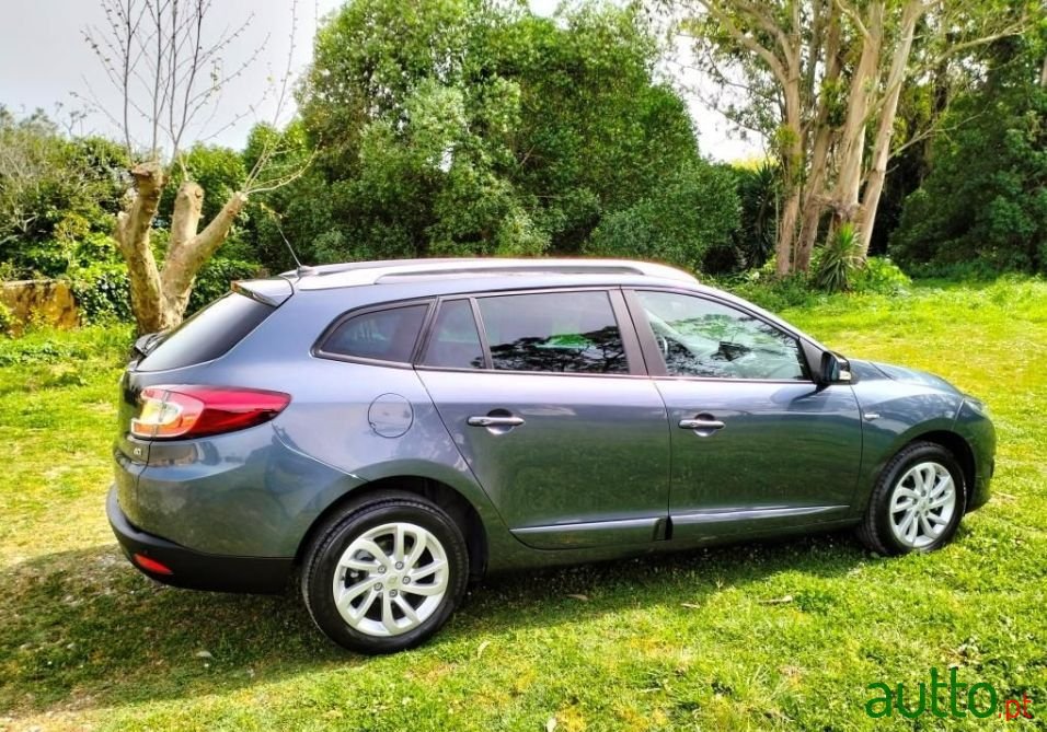 2015' Renault Megane Sport Tourer photo #3