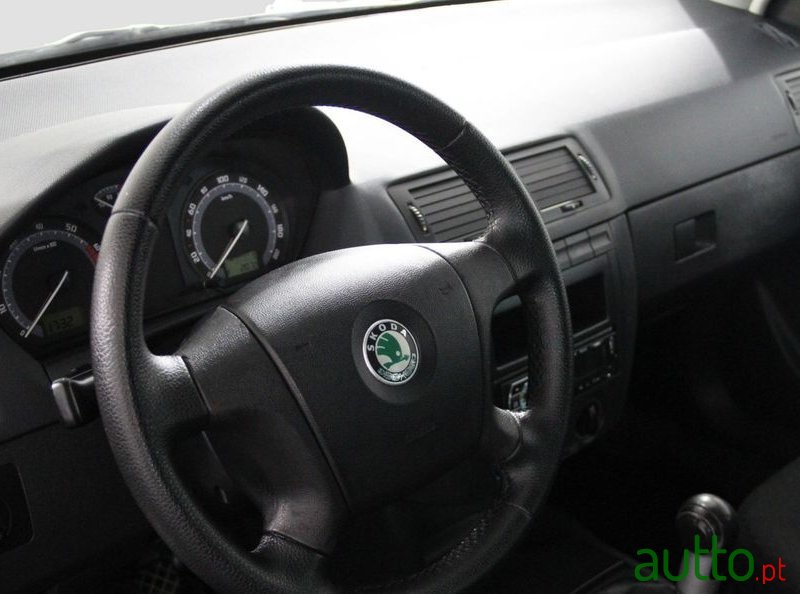 2007' Skoda Fabia Break photo #6