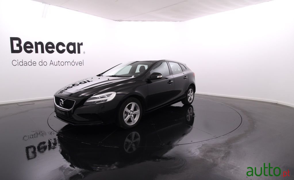 2018' Volvo V40 photo #1