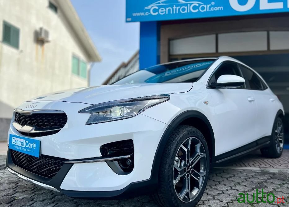 2022' Kia Xceed photo #3