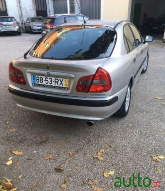 2001' Mitsubishi Carisma 1.6 Avance photo #2