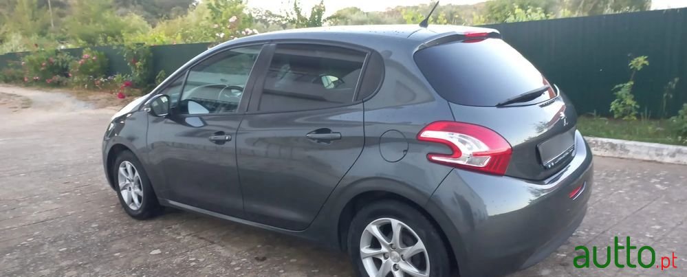 2014' Peugeot 208 1.4 Hdi photo #1