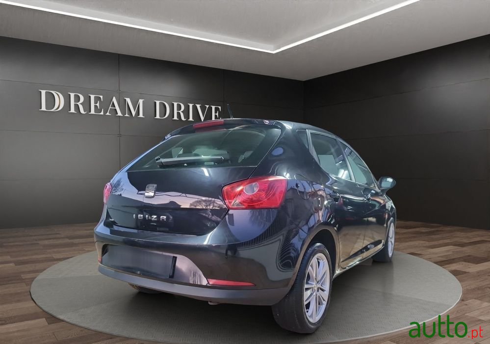 2011' SEAT Ibiza photo #4