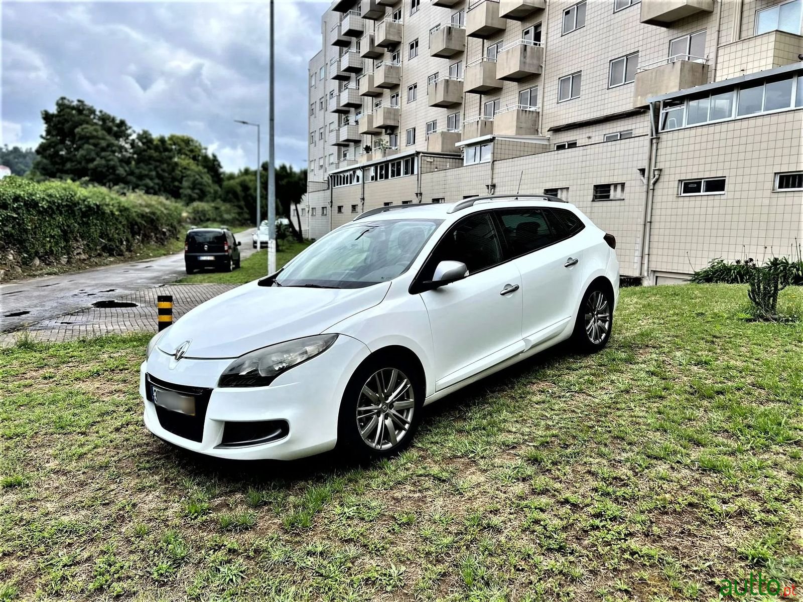 2010' Renault Megane Sport Tourer photo #1