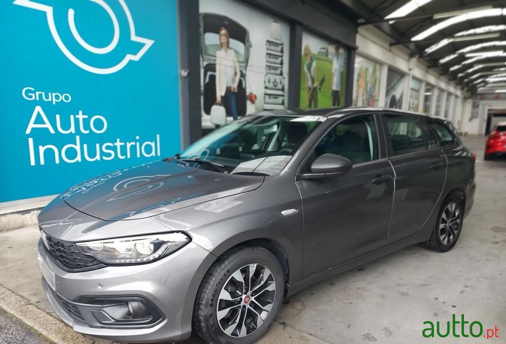 2021' Fiat Tipo Station Wagon photo #2
