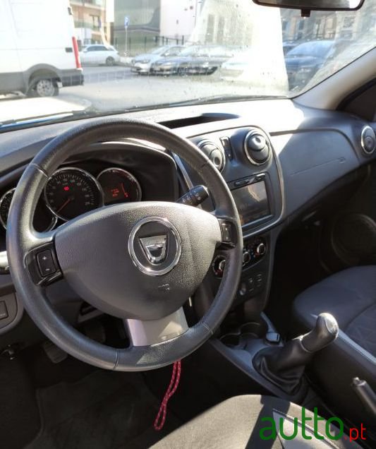 2014' Dacia Sandero Stepway photo #3