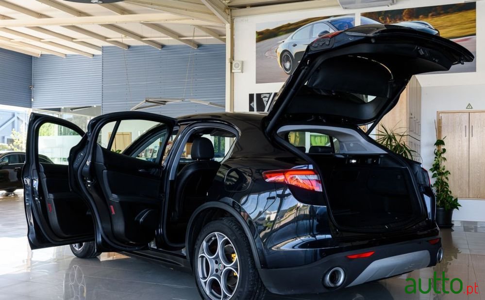 2018' Alfa Romeo Stelvio 2.2 D Super At8 photo #4