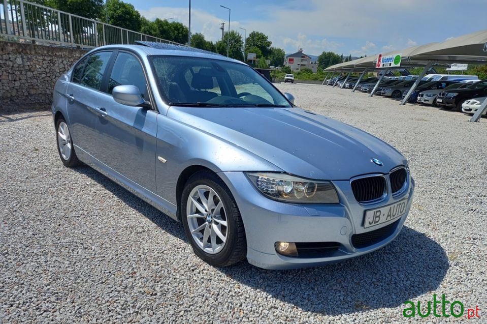 2010' BMW 320 photo #2