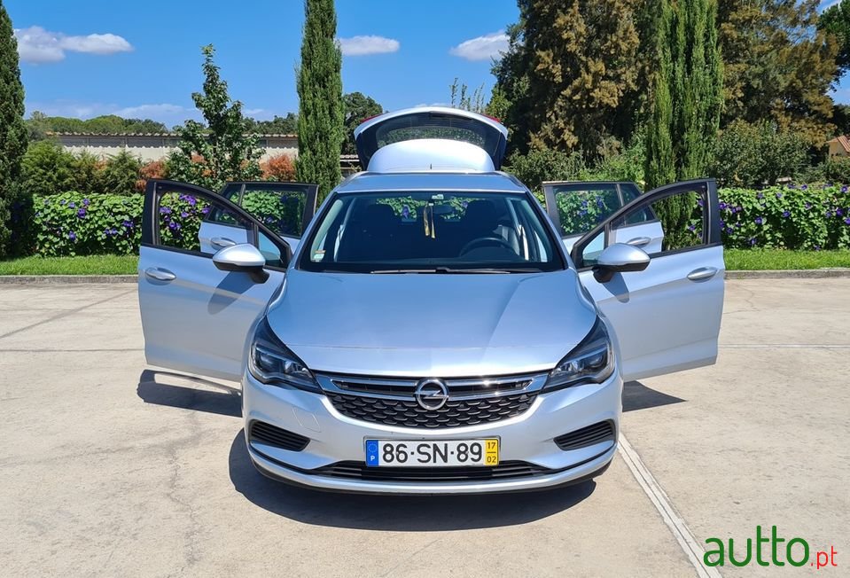 2017' Opel Astra Sports Tourer photo #1