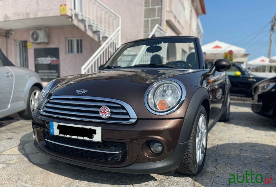 2011' MINI Cabrio photo #2