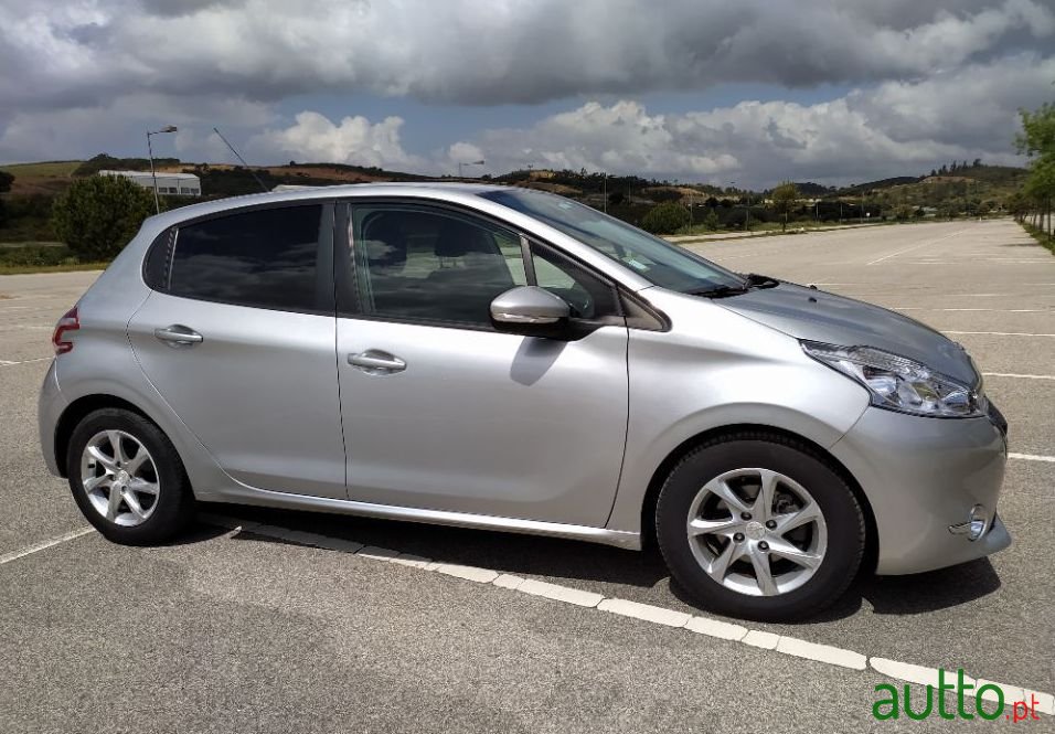 2012' Peugeot 208 photo #5