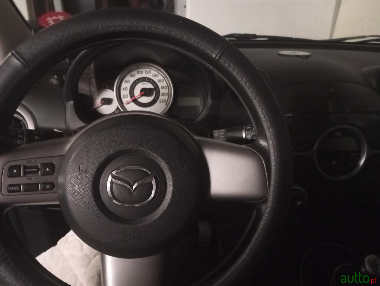 2010' Mazda 2 photo #2