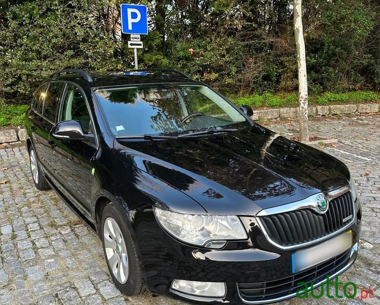 2013' Skoda Superb Break photo #3