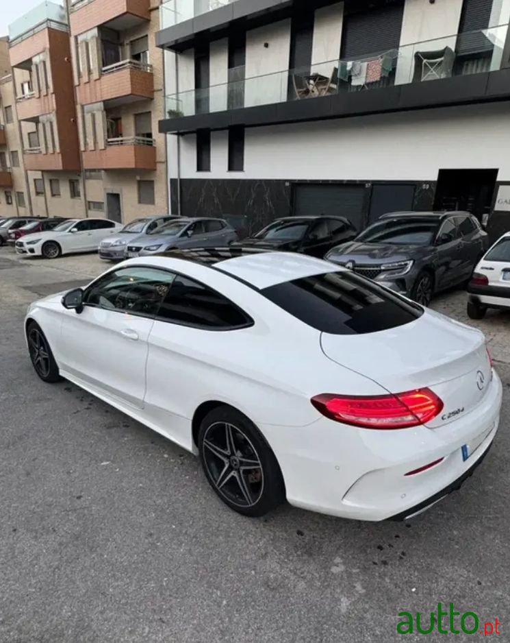 2018' Mercedes-Benz Classe C photo #3