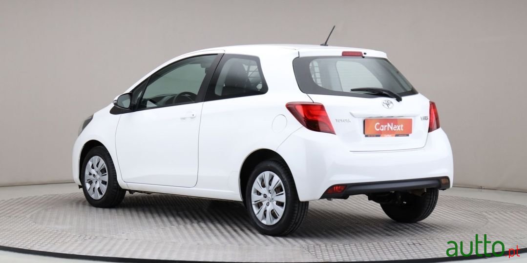 2017' Toyota Yaris photo #3