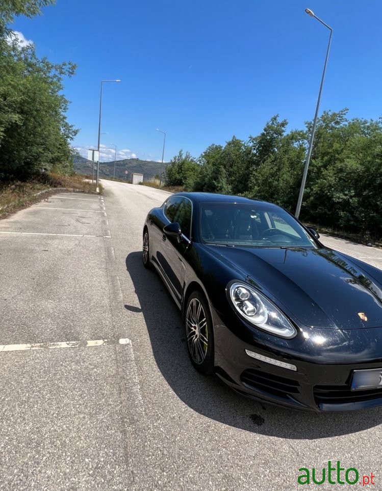 2016' Porsche Panamera S E-Hybrid photo #5