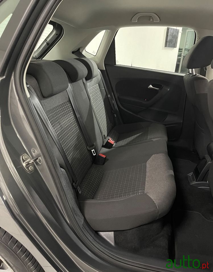 2014' Volkswagen Polo photo #5