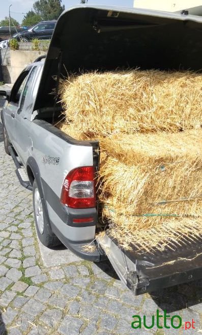 2010' Fiat Strada photo #2