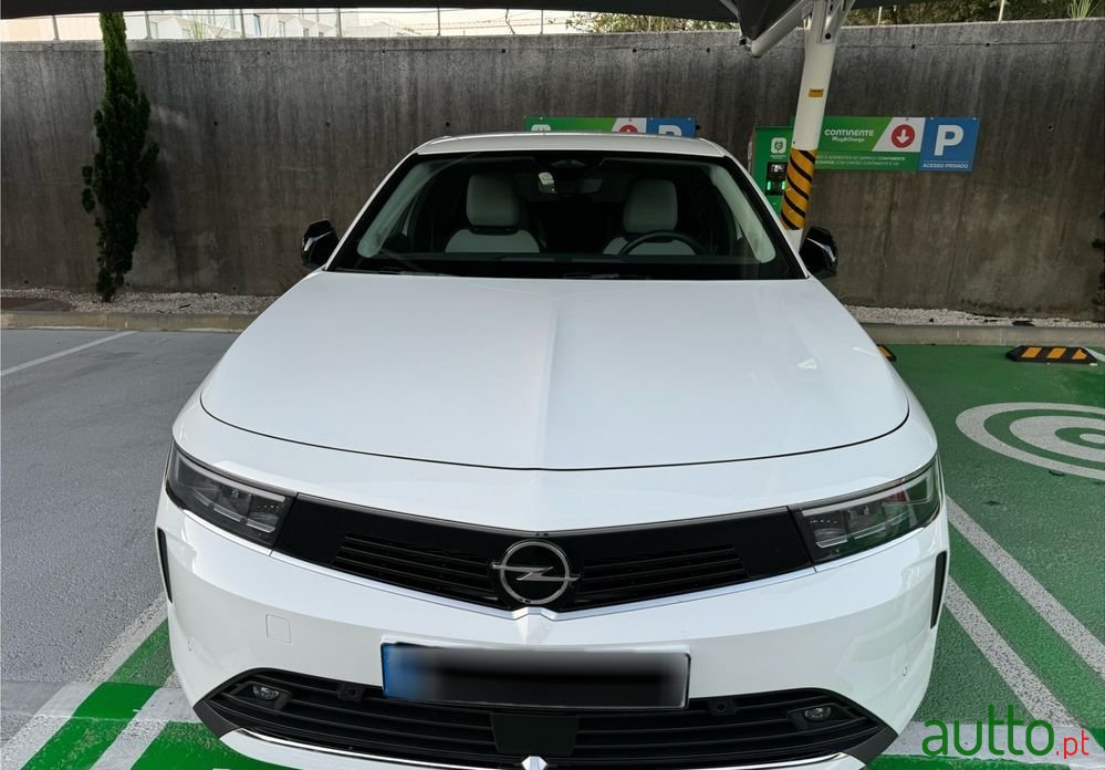 2023' Opel Astra 1.6 T Phev Elegance photo #1