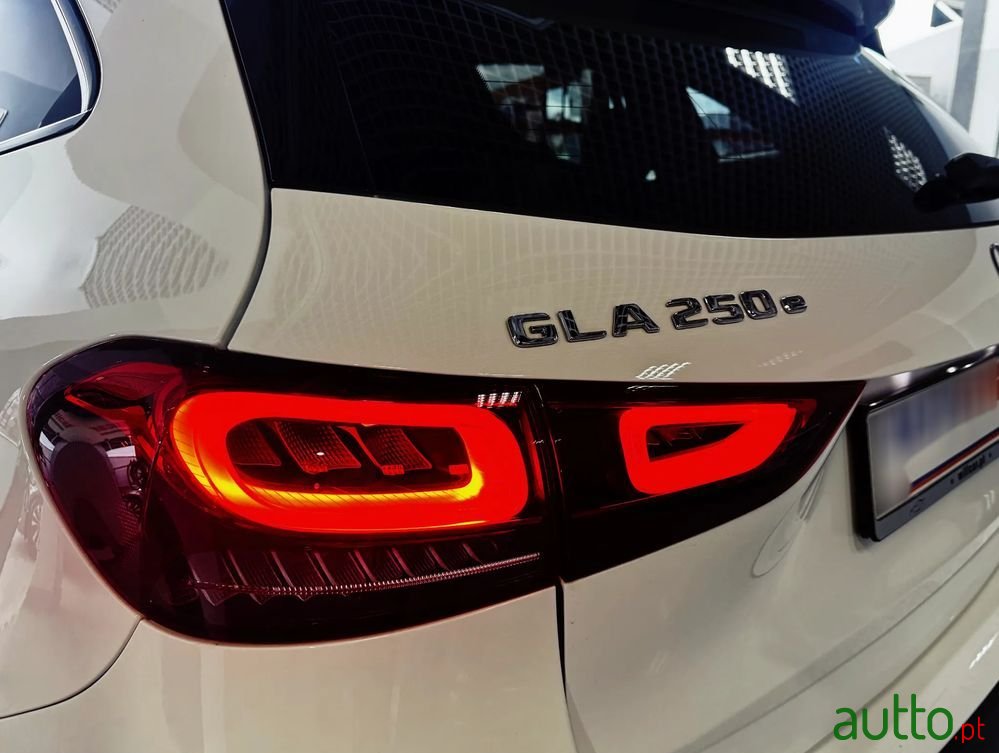 2020' Mercedes-Benz Classe Gla E Progressive photo #5