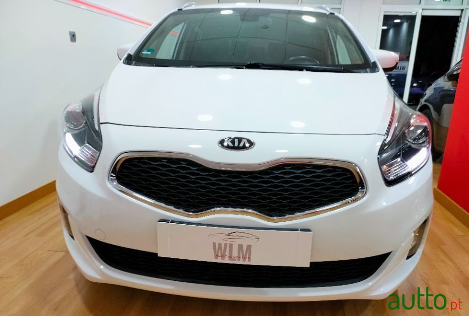 2015' Kia Carens photo #3