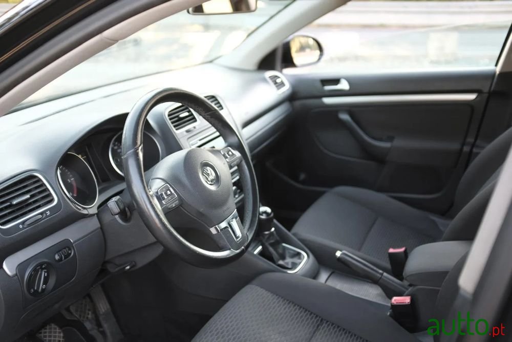 2012' Volkswagen Golf Variant photo #5