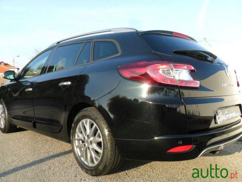 2013' Renault Megane Sport Tourer photo #2