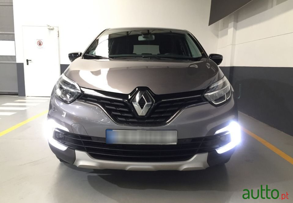 2019' Renault Captur 1.5 Dci Exclusive photo #3