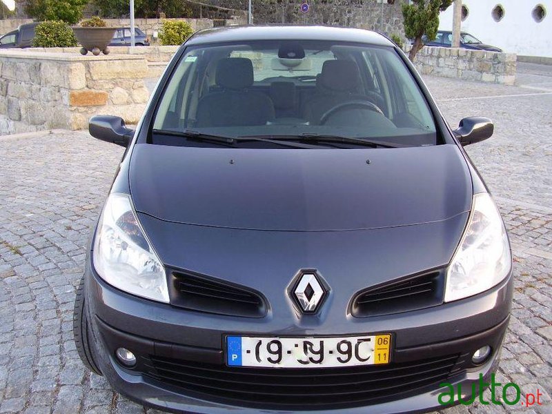 2006' Renault Clio photo #2