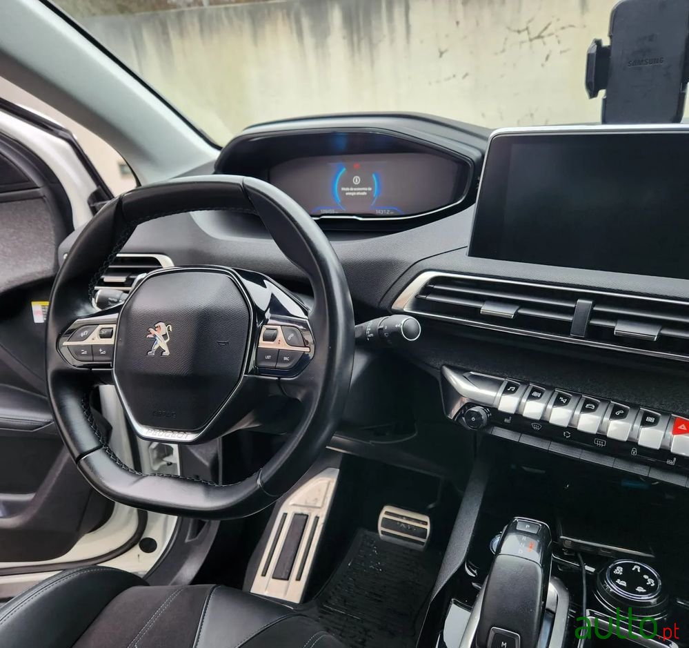2020' Peugeot 5008 photo #5
