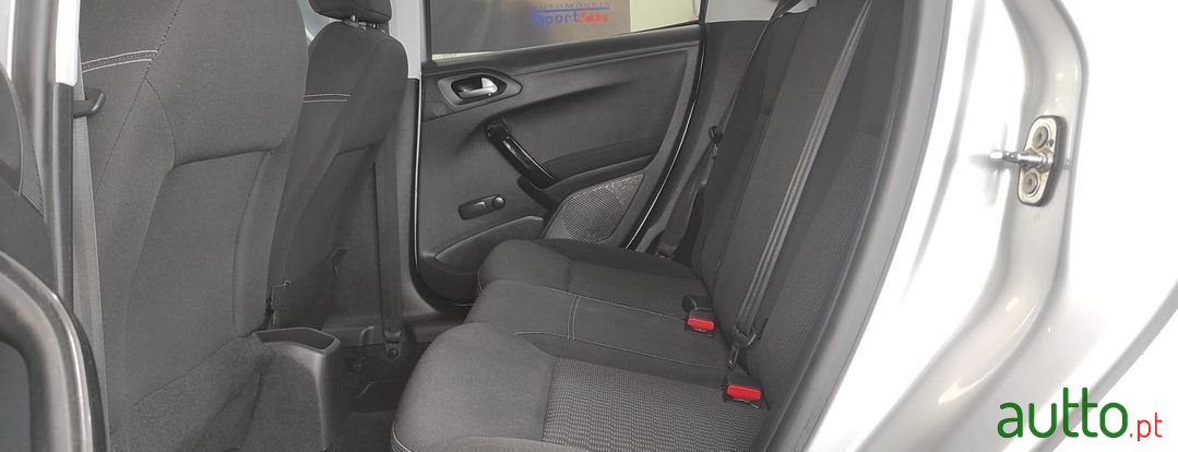 2017' Peugeot 208 photo #6