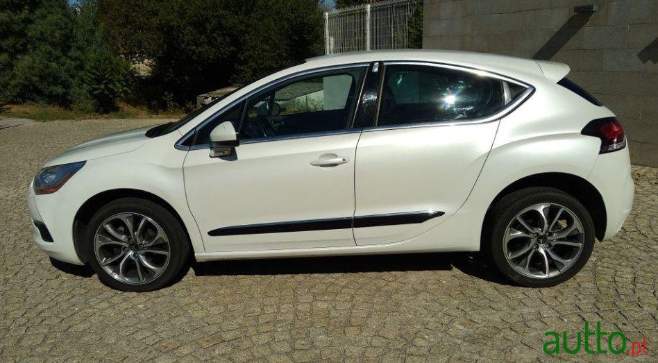 2013' Citroen DS4 Chic photo #4