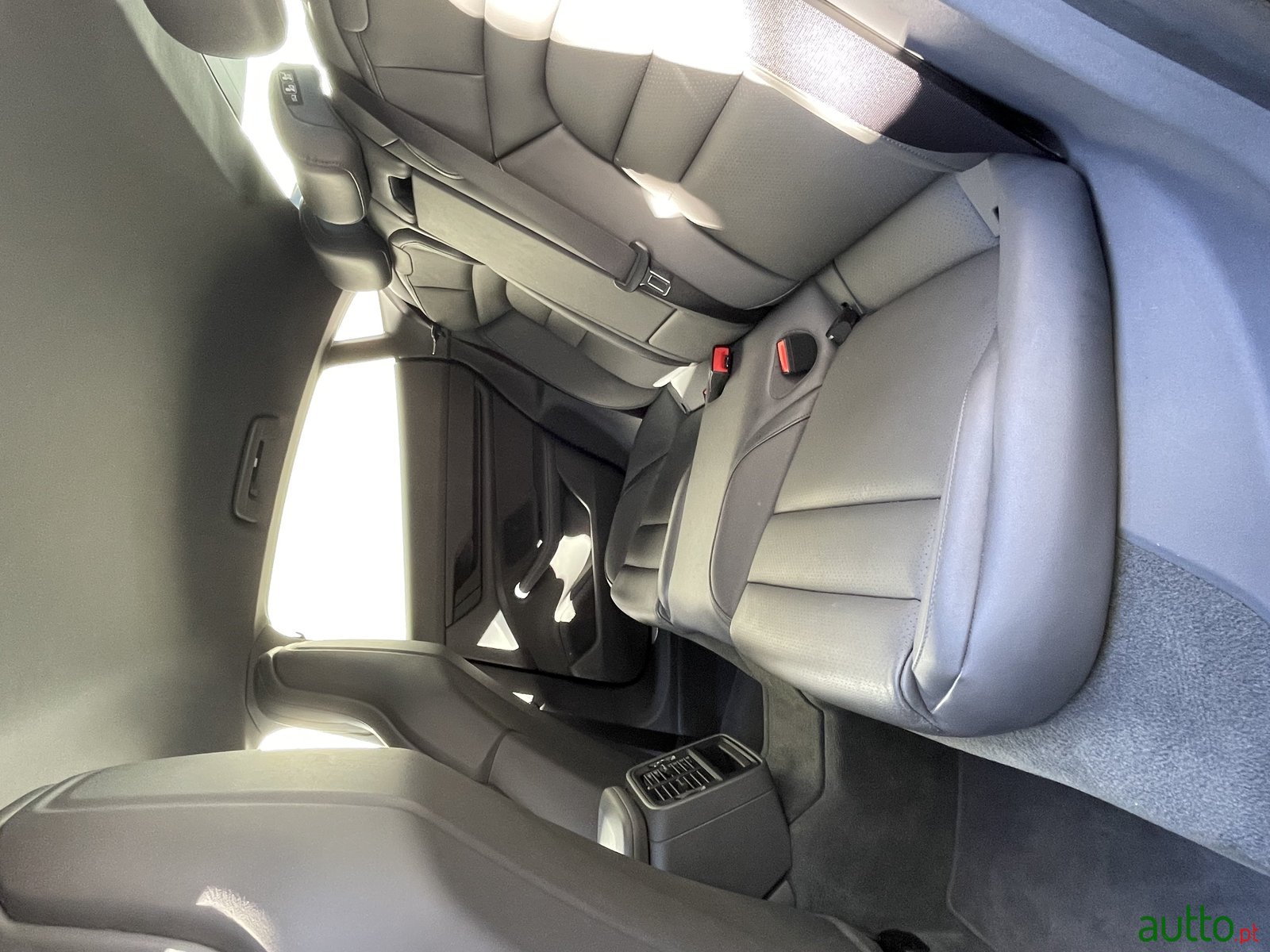 2021' Porsche Taycan 4s photo #4