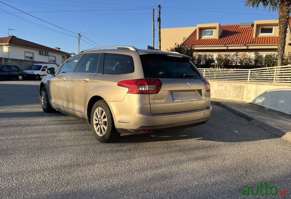 2011' Citroen C5 Break photo #2