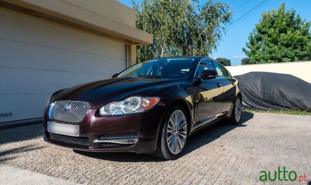 2010' Jaguar XF photo #1