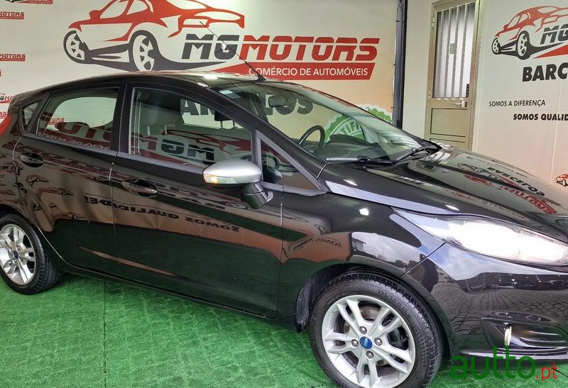 2015' Ford Fiesta photo #2