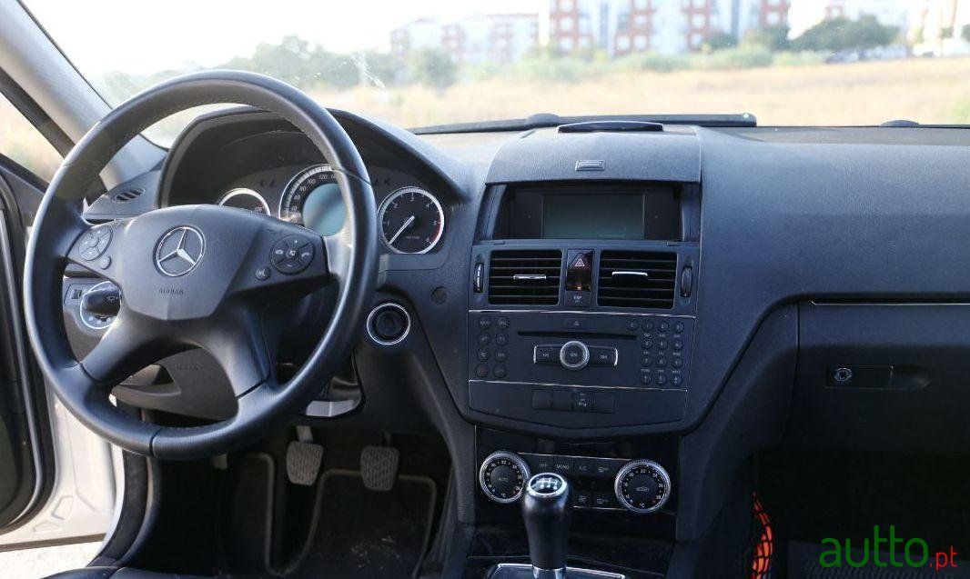 2009' Mercedes-Benz C-220 photo #2
