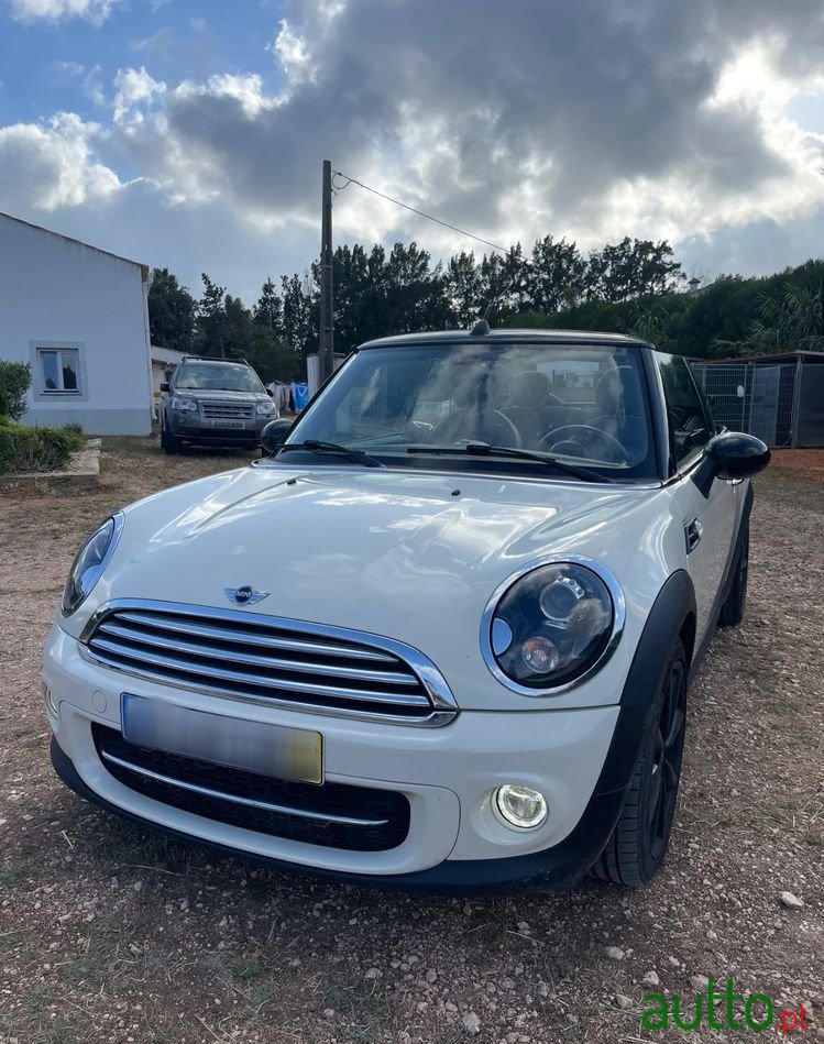 2014' MINI Cabrio Cooper D photo #2