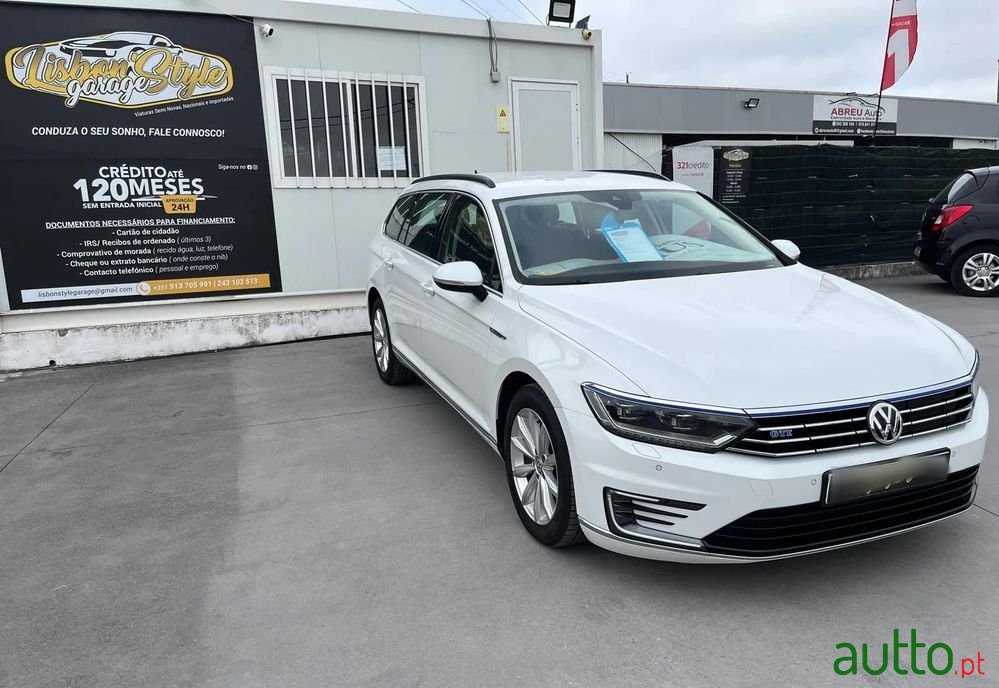 2015' Volkswagen Passat photo #3