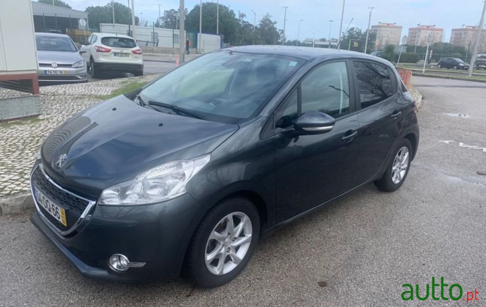 2014' Peugeot 208 Active photo #3