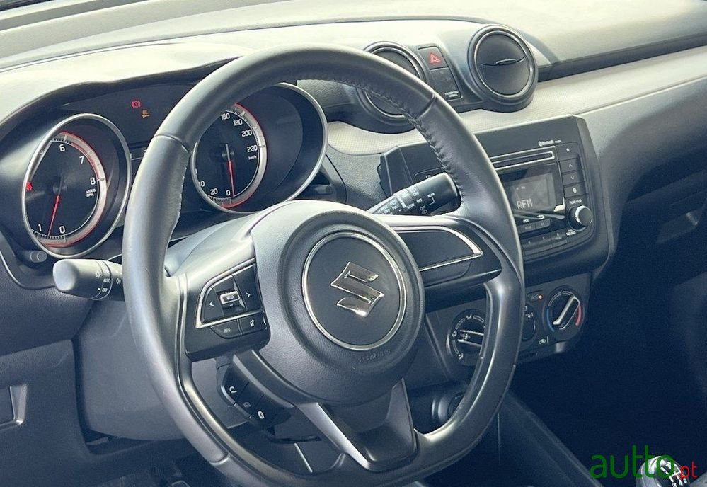 2019' Suzuki Swift photo #4