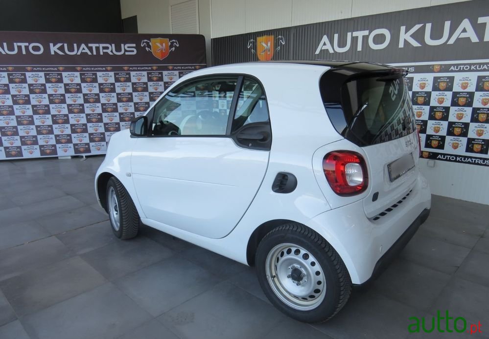 2019' Smart Fortwo photo #4