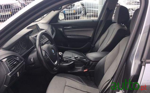 2011' BMW 118 D Line Urban photo #4