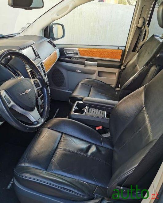 2009' Chrysler Grand Voyager photo #1